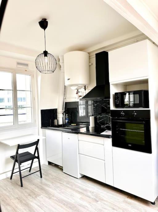 Appartement Vue Tour Eiffel Ligne 14 A Cote De Paris Gentilly Eksteriør bilde