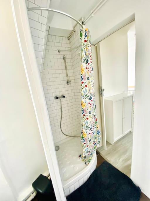 Appartement Vue Tour Eiffel Ligne 14 A Cote De Paris Gentilly Eksteriør bilde